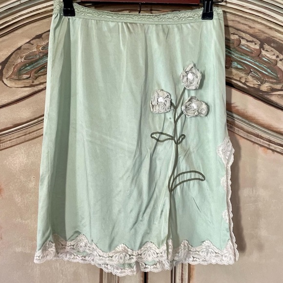 Other - Vintage Half Slip Mint Green Pistachio Color XS Floral Design Great for Easter